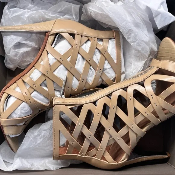 NEW! BCBGMaxAzria Eleni Caged Sandals Women's Shoes Khaki Size 8 - Picture 4 of 15